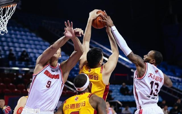 广东宏远|23分20板，19分9板！31岁国手复出，彻底激活易建联，杜锋太幸福