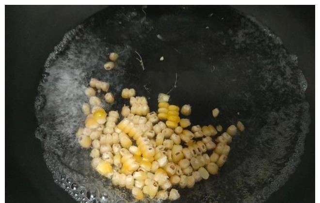 米饭|做蛋炒饭时，先炒鸡蛋还是先炒米饭？都不对，“金包银”更好吃