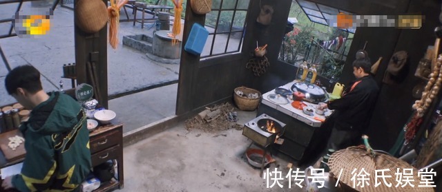 蘑菇|张艺兴秀厨艺让黄磊侧目，做了一桌好菜，为了身材却粒米不沾