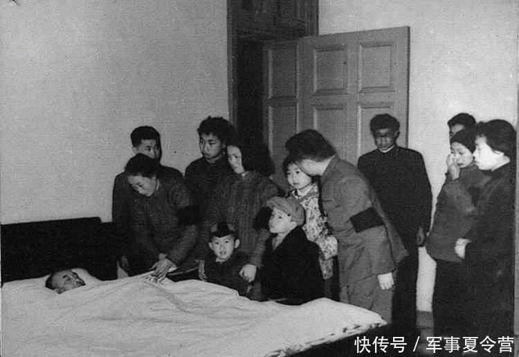 驻足|陈赓追悼会上,刘伯承驻足良久,悲痛三鞠躬