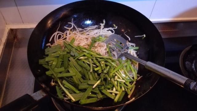 鲜香|好吃不贵的鸡蛋炒粉条，鲜香味美，不坨不粘锅，新手也能轻松学会