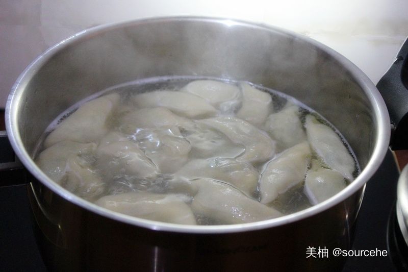  奶奶|冬至饺子这样做，皮薄馅大汁多，Q弹不易破，馅料实惠又鲜美