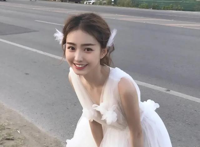 婚礼现场|化妆间里的“新娘”火了,抬头一瞬惊艳网友