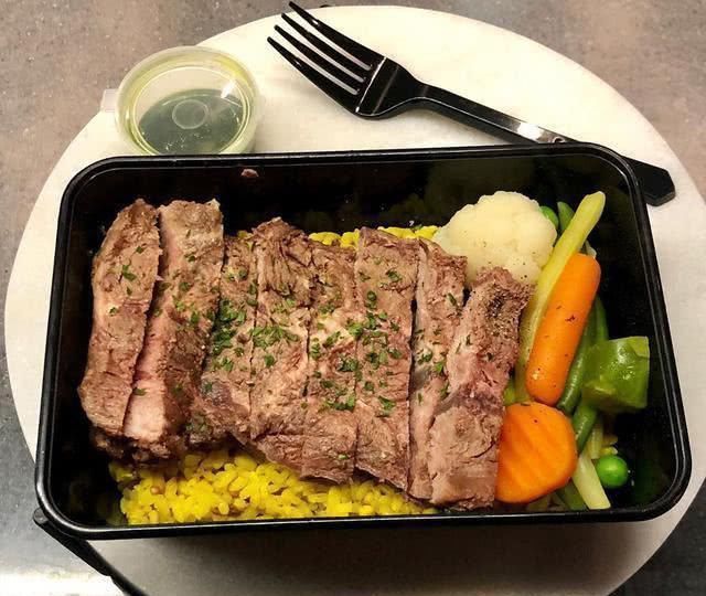 减肥|励志女孩为减掉小肚腩坚持健身一年,练出了马甲线,身材完美