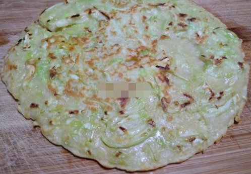 这菜别再炒着吃，用它来煎饼，可比韭菜好吃多了，吃过就忘不了