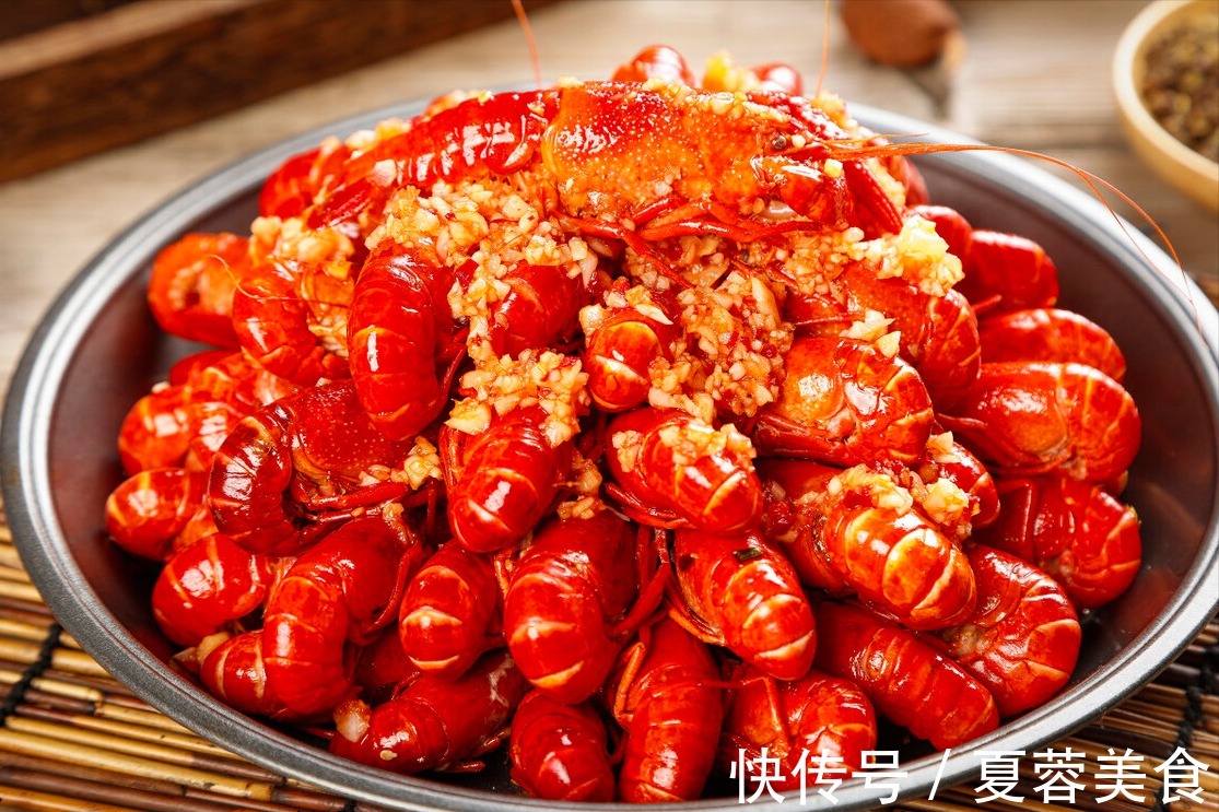 小龙虾不管怎么做，清洗很关键，教你一招，洗得干净，吃着放心