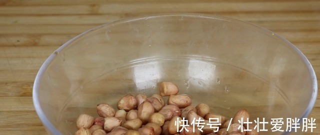 花生米里打1个鸡蛋,老一辈秘制做法,下酒解馋,家里待客全靠它!