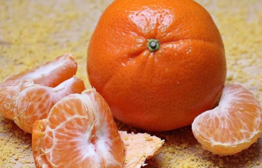 白醋泡桔子皮很好,三种奇妙的使用方法,可以帮助你解决平常问题