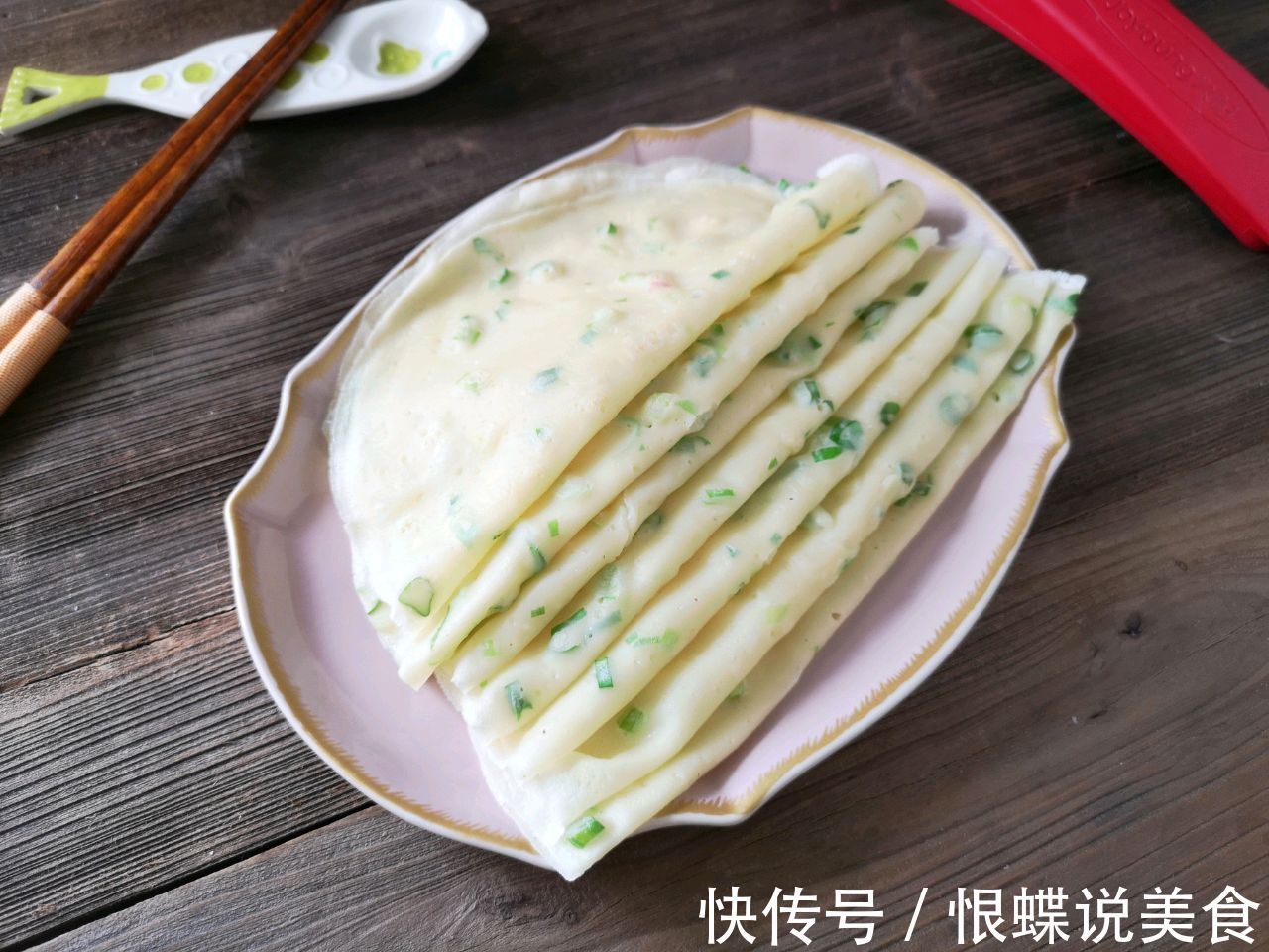 早上没时间做早饭，这个鸡蛋饼筷子搅一搅就上桌，10分钟搞定