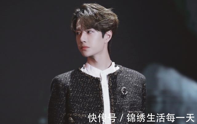 比心|《天天向上》收工,四兄弟摆同款比心手势,轮到王一博画风就变了