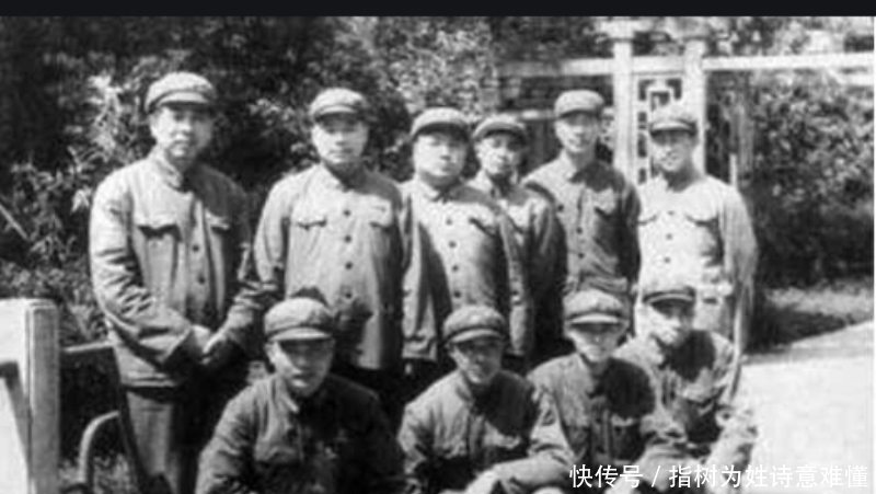 车站|此人落魄后复出,老部下站成一排去车站迎接,他激动流下了眼泪