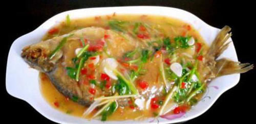 精选美食:麻辣鸡翅,武昌鱼烧萝卜丝,排骨年糕,五花肉炖土豆的做法