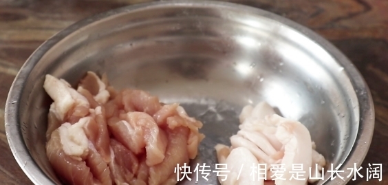 瘦肉|包菜炒粉条的家常做法,学会一个小技巧,不粘锅味道还特别香