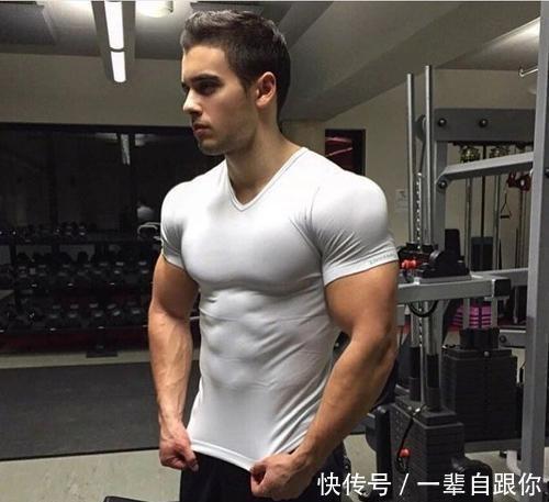 重量|健身男孩太壮了,穿上衣服都藏不住,怎么做到穿衣显瘦、脱衣有肉