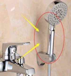 花洒|为啥越来越多人卫生间不装“挂墙花洒”了如今流行这种，真聪明
