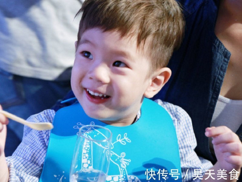 萌娃|陈小春首晒儿子，各大明星们的儿子你更看好谁呢？