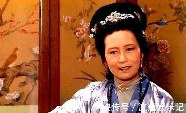 丫头!红楼梦:贾母一番话瞬间揭露出袭人的虚伪与狡诈,看贾母怎么说?