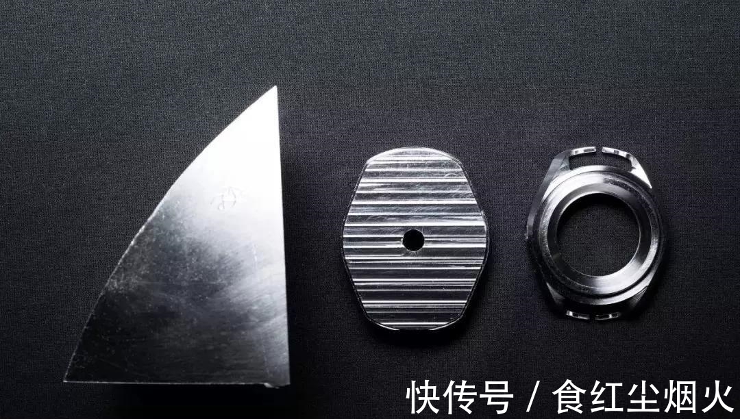 欧米茄 当三枚欧米茄手表潜到1万米的海洋中,会怎么样?