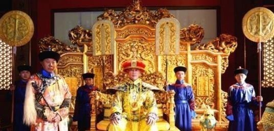 乾隆皇帝$乾隆出绝对选状元, 一考生对不出打算走, 却被乾隆当场定为状元!