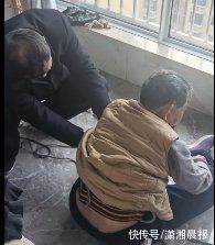 扬州|扬州老人晒被子险坠楼，倒挂18层外晾衣架上！消防紧急救援