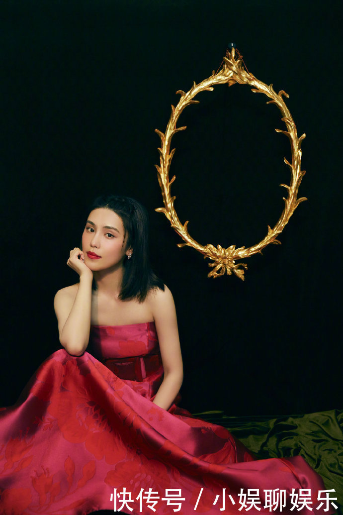 韩丹桐复古油画大片,宛若绿野仙踪中走出的古典美人