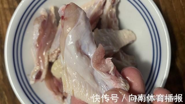 小葱|8个鸡翅一个大土豆,这种做法最香,香嫩入味,比烧烤还好吃