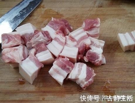 糖色|红烧肉用酱油上色总是发黑?大厨透露1点技巧,块块都是琥珀色