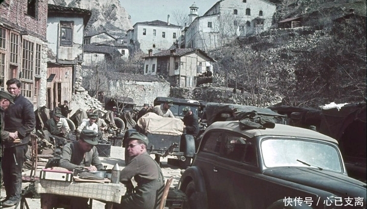 保加利亚|14张二战珍贵彩照：保加利亚农村姑娘欢迎德军兵哥哥
