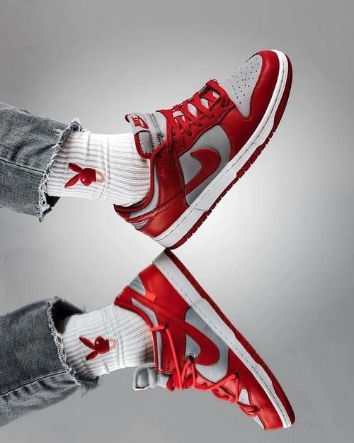 dunk 跟风冲这些真后悔!Dunk 联名暴跌一万五!雪城、小 OW 千元左右能抄底!