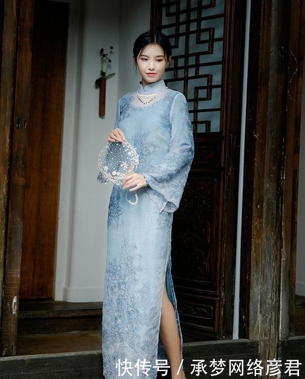 “不招摇”的旗袍穿出来,到底有多美?温婉减龄,更适合少女穿