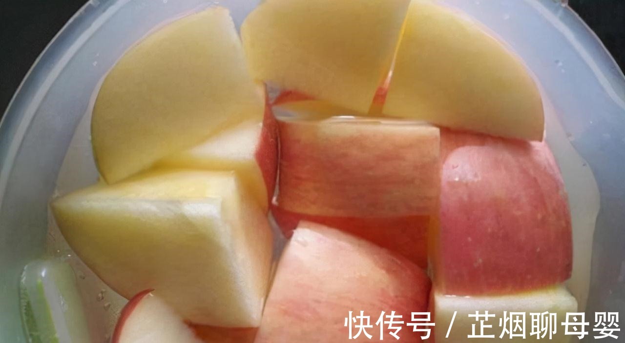 排骨里放2个苹果,原来有这么多好处,老人小孩都适合,太解馋了