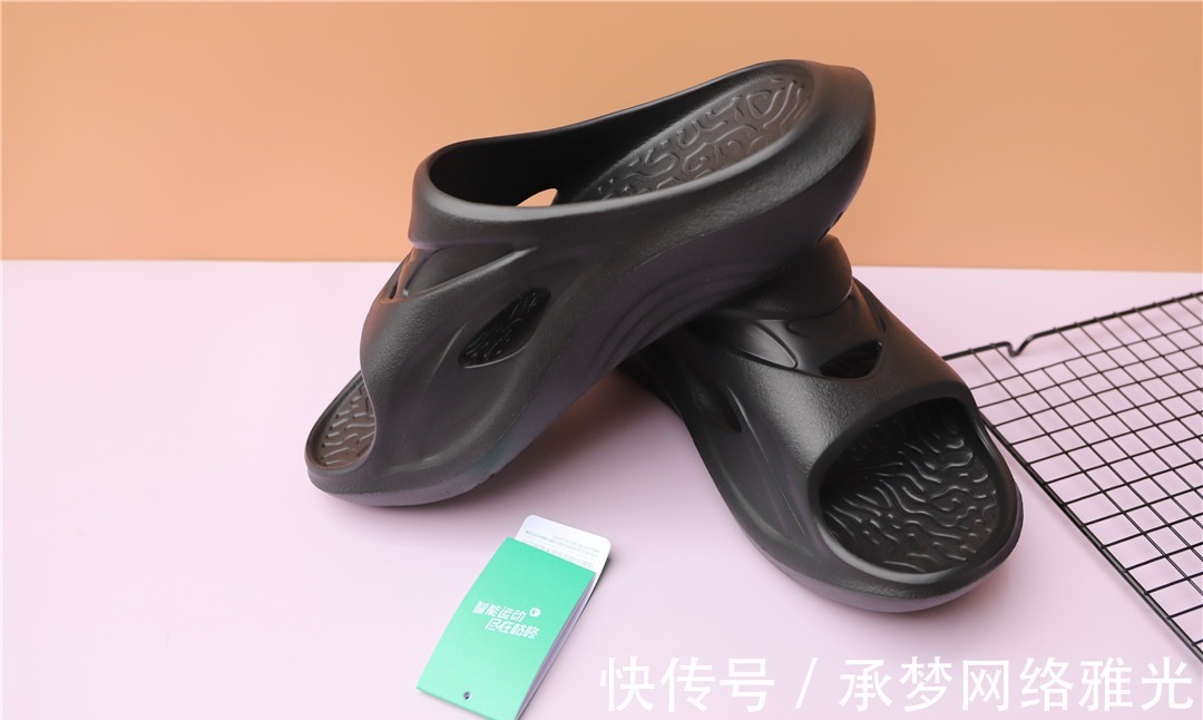 鞋底|咕咚运动舒缓拖鞋，真正的踩屎感，极致舒缓双脚