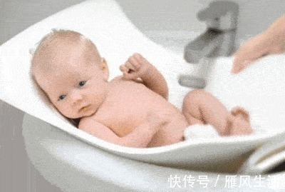 沐浴|宝宝出生这么久了，但是洗澡的正确姿势，你知道吗