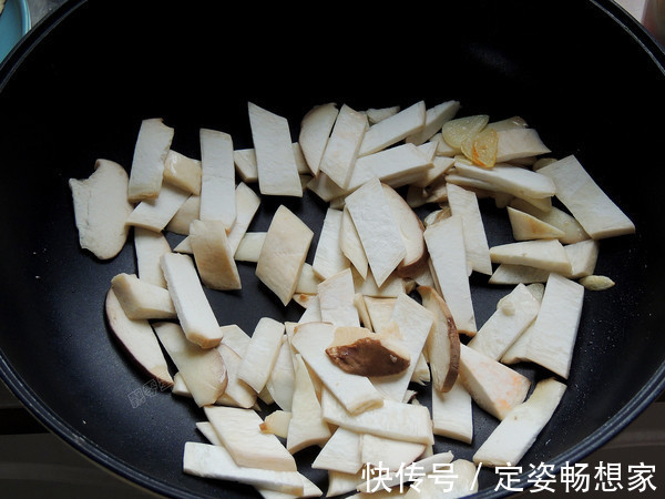 荷兰豆|这三样食材一起炒,脂肪最怕见到它,晚餐这么吃,衣服改穿小一码