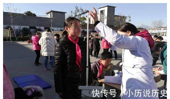 彤彤|11岁女童一年长高25公分,儿科主任,3种食物是长高的加速器