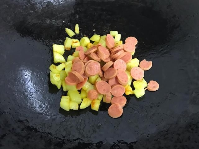 食欲|天热没食欲，试试米饭这做法，酸甜开胃比蛋炒饭好吃，出锅太香了