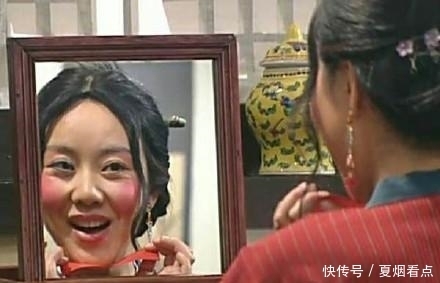 化完妆对着镜子的你是一种什么感觉?