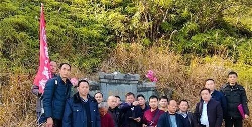 自尽#古代落魄书生发现一块宝地,故意自尽葬于此地,从此家族人才辈出