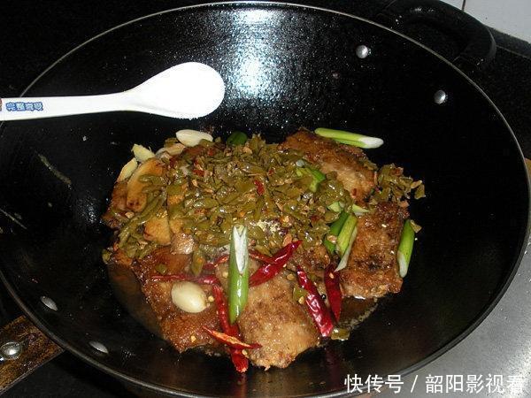 好吃|带鱼最好吃的做法,简单又不腥,吃一口满嘴香,比红烧带鱼还美味