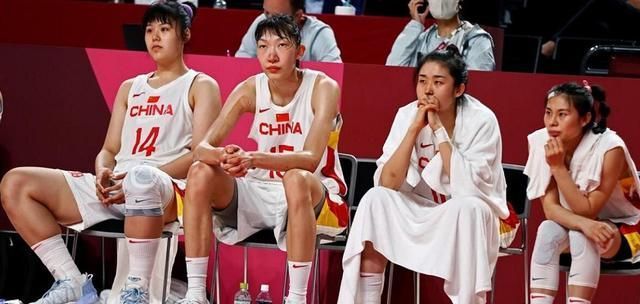 决赛|36分大胜！中国女篮打进决赛，17记失误老毛病不改，又虐菜难进步