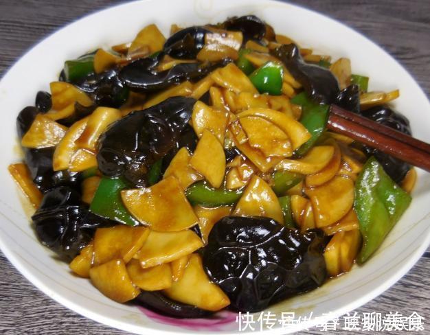 黑木耳跟它一起炒好吃太多了，非常下饭上桌就吃光了！