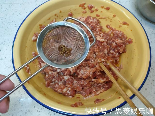 三肥七瘦|调饺子馅时，先打水就错了，记住“盐水油”的诀窍，鲜嫩流汁