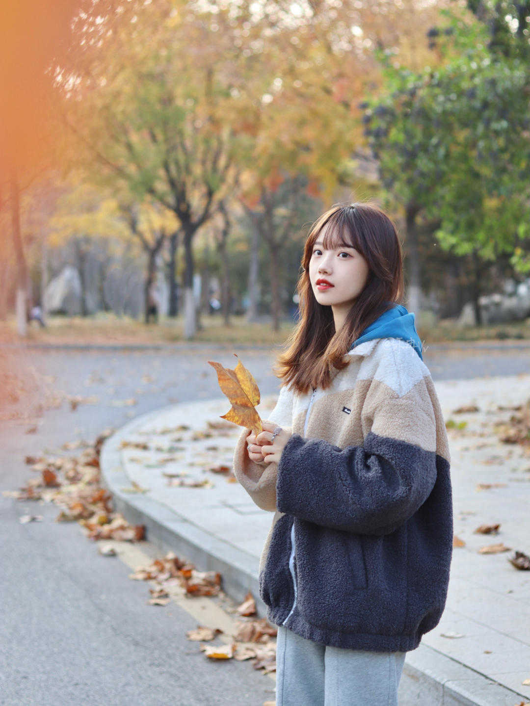 宽松|被法式惊艳了,秋冬还能这么穿?太真实自然了