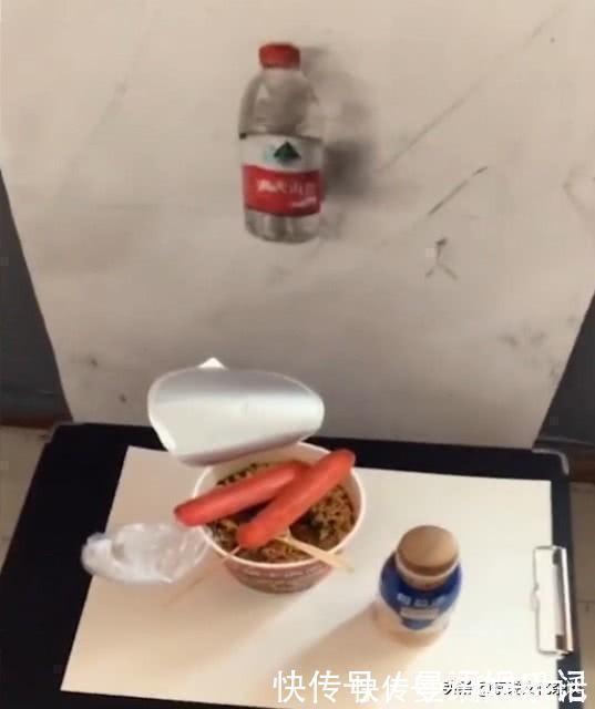 老师@给美术生上课太难了,老师:处处都是陷阱,连矿泉水都画假的