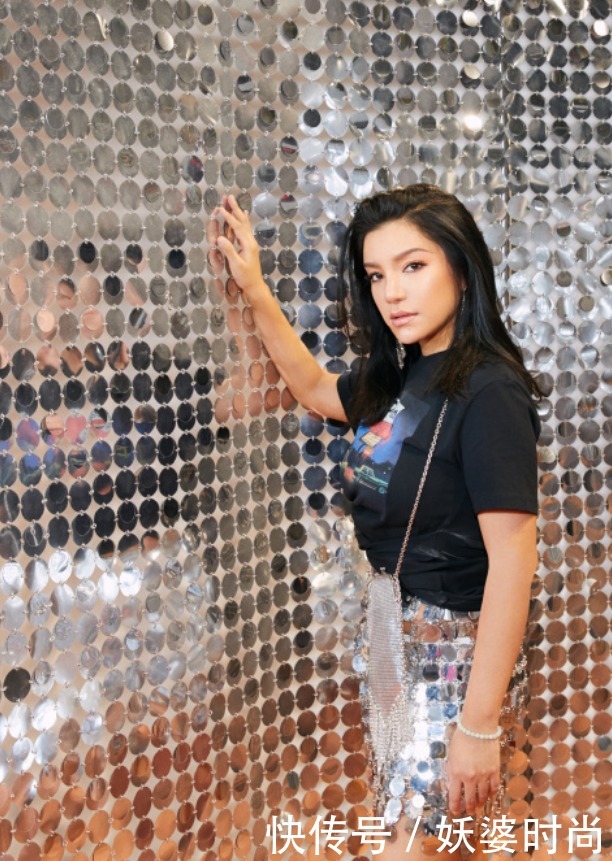 风秀|“真人芭比”江映蓉,走起辣妹风秀完美身材,网友:可惜没了少女感