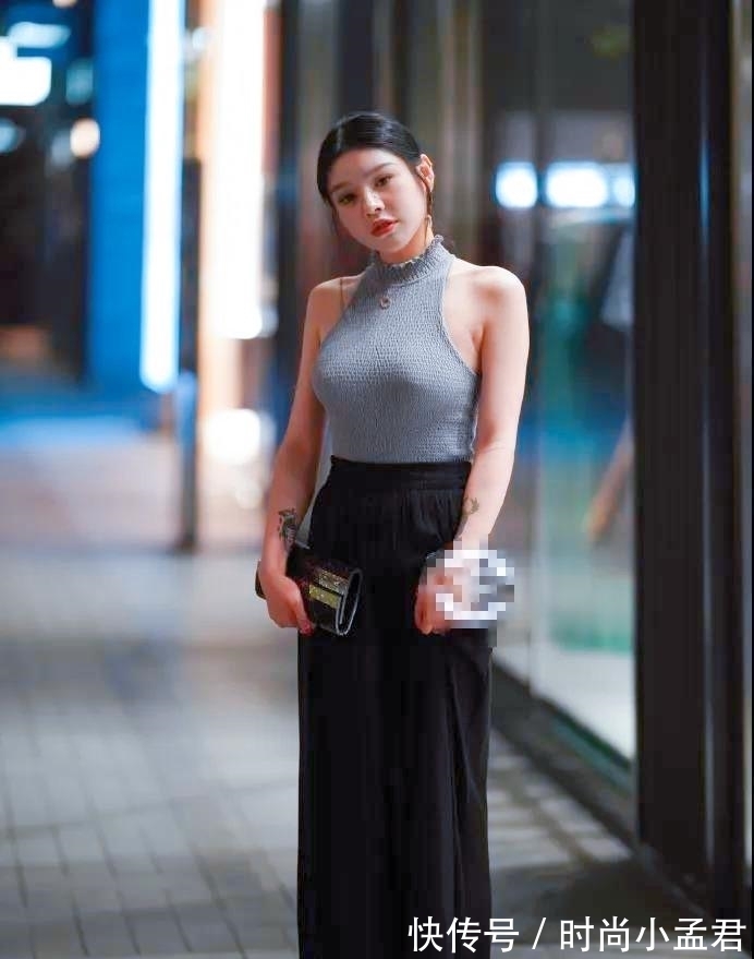 阔腿裤 灰色无袖衫搭配黑色阔腿裤,这个真洋气,时髦还显气质