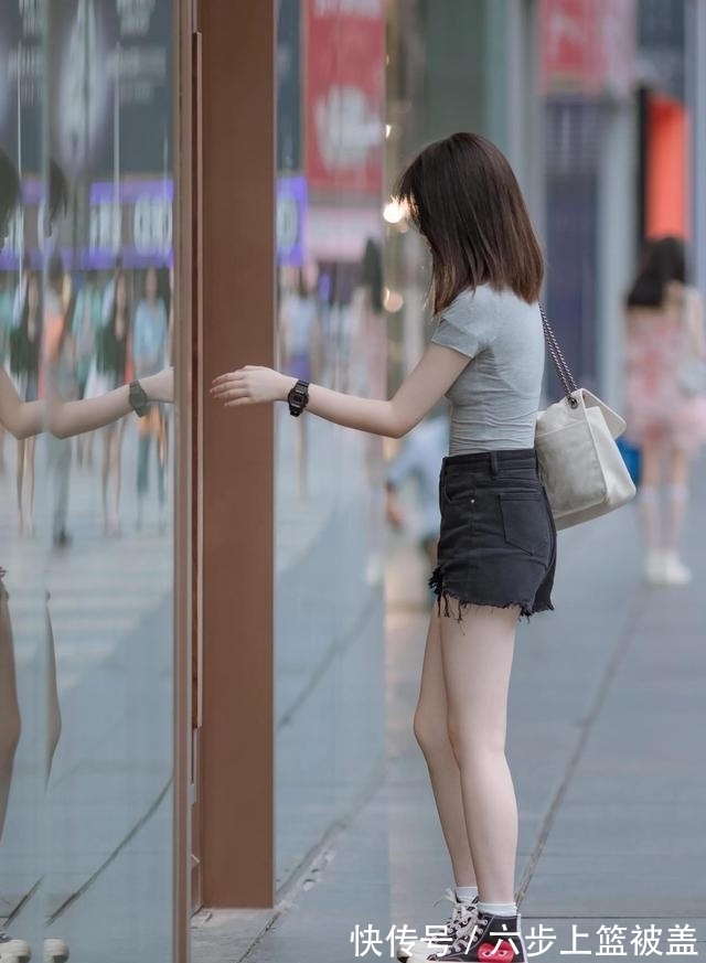 街拍|街拍美图:牛仔风格穿搭的小姐姐