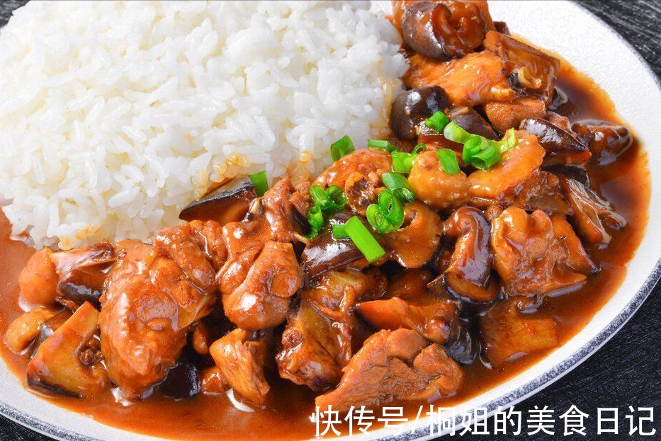 炖鸡肉，先焯水还是直接炖？都是错的，多做1步，鸡肉鲜嫩又入味