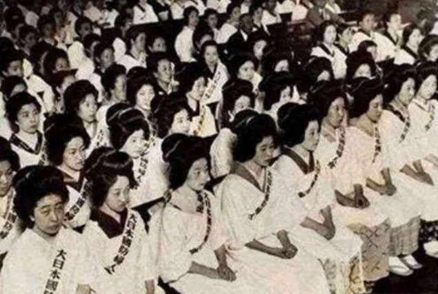 关东军|关东军投降后,苏联俘虏了一万年轻女兵:处理方法让日本害怕