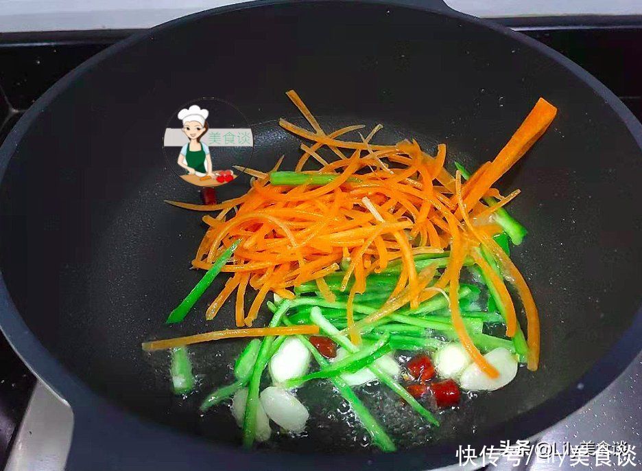 苹果|这菜人人吃得起，维C量比苹果高，切丝加料一炒，爽脆开胃，真香